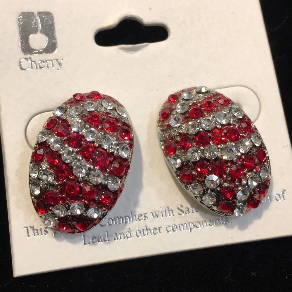5 FOR $20! New crystals red and clear studS
